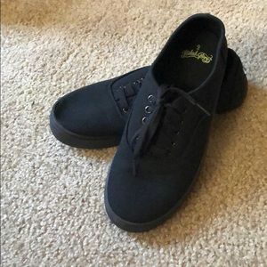 Size 9 men’s black shoe